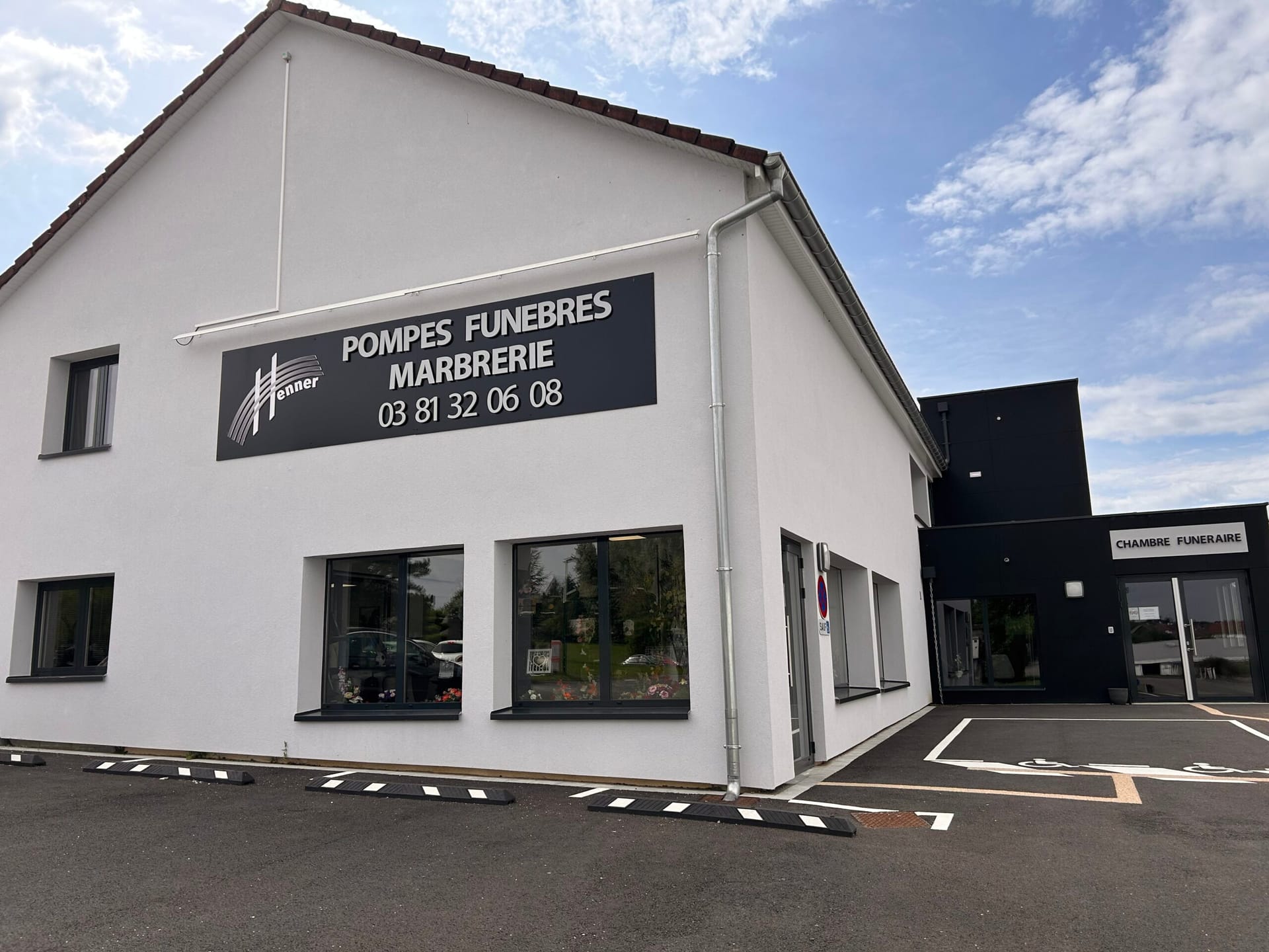 Accompagnement et réconfort par les Pompes Funèbres Henner